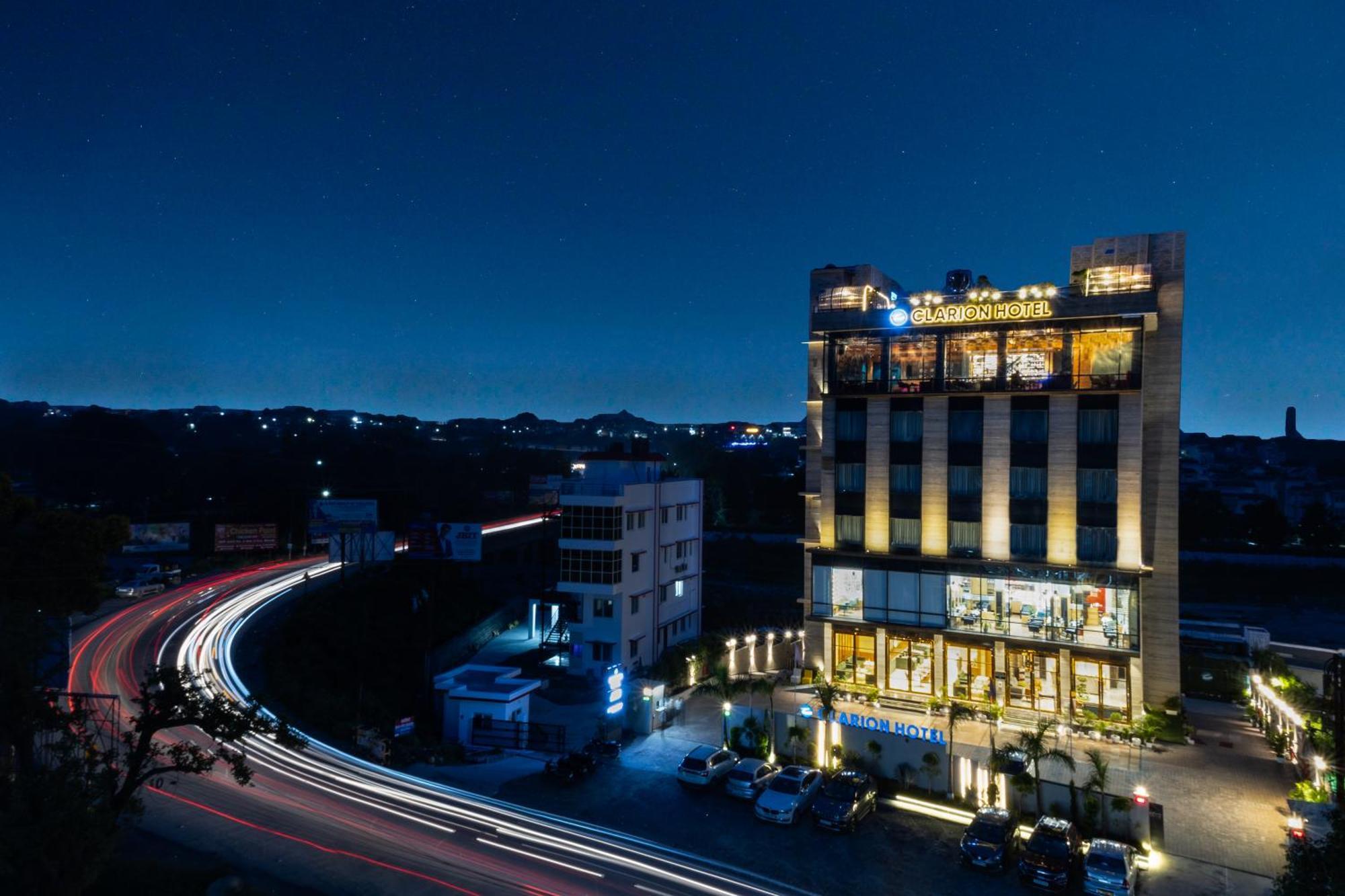 Clarion Hotel Дехрадун Екстериор снимка