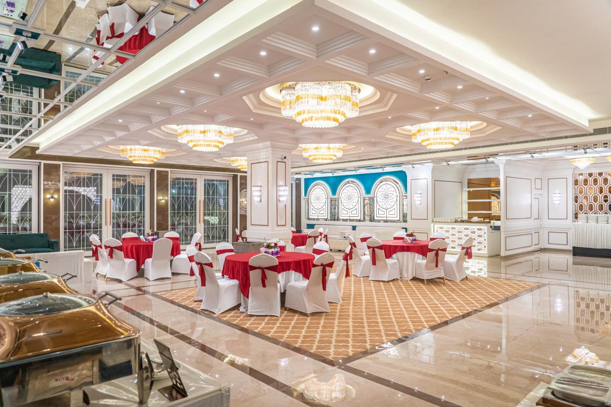 Clarion Hotel Дехрадун Екстериор снимка